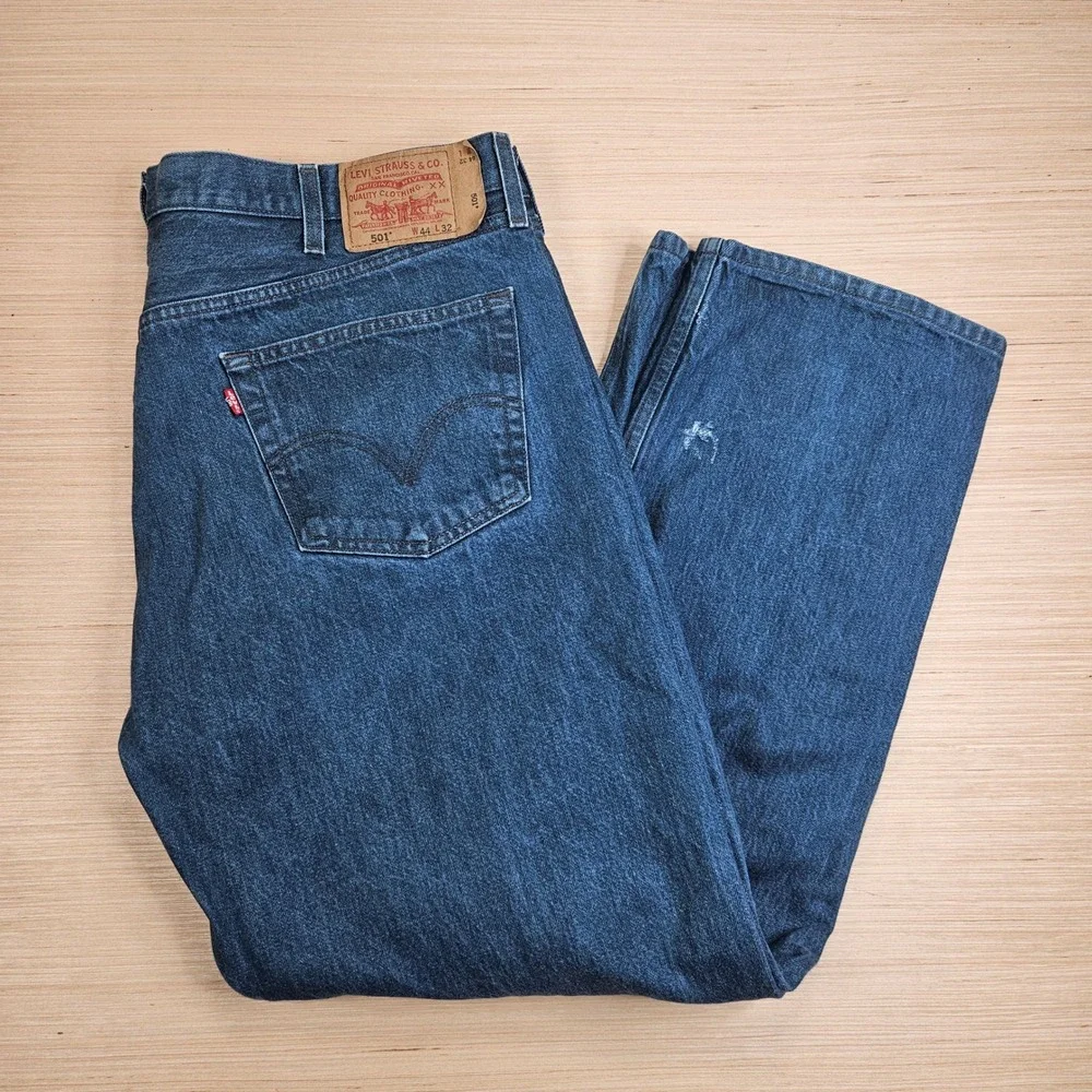 Levi's 501 Jeans Mens 44x32 Fit 42x29 Blue Straight Leg Button Fly Denim READ